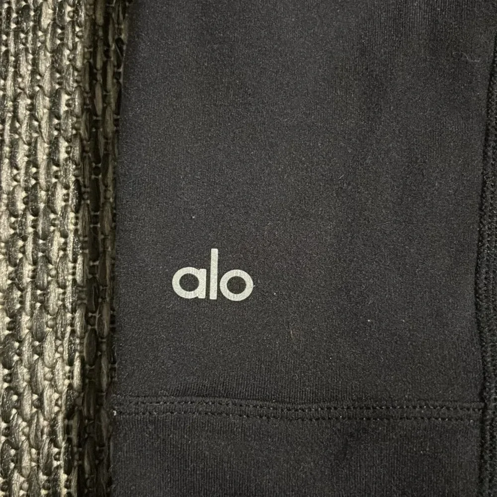 ALO Yoga flat measurements